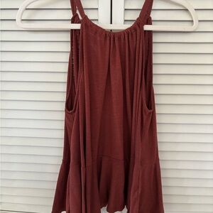 • old navy rust peplum tank top | m •